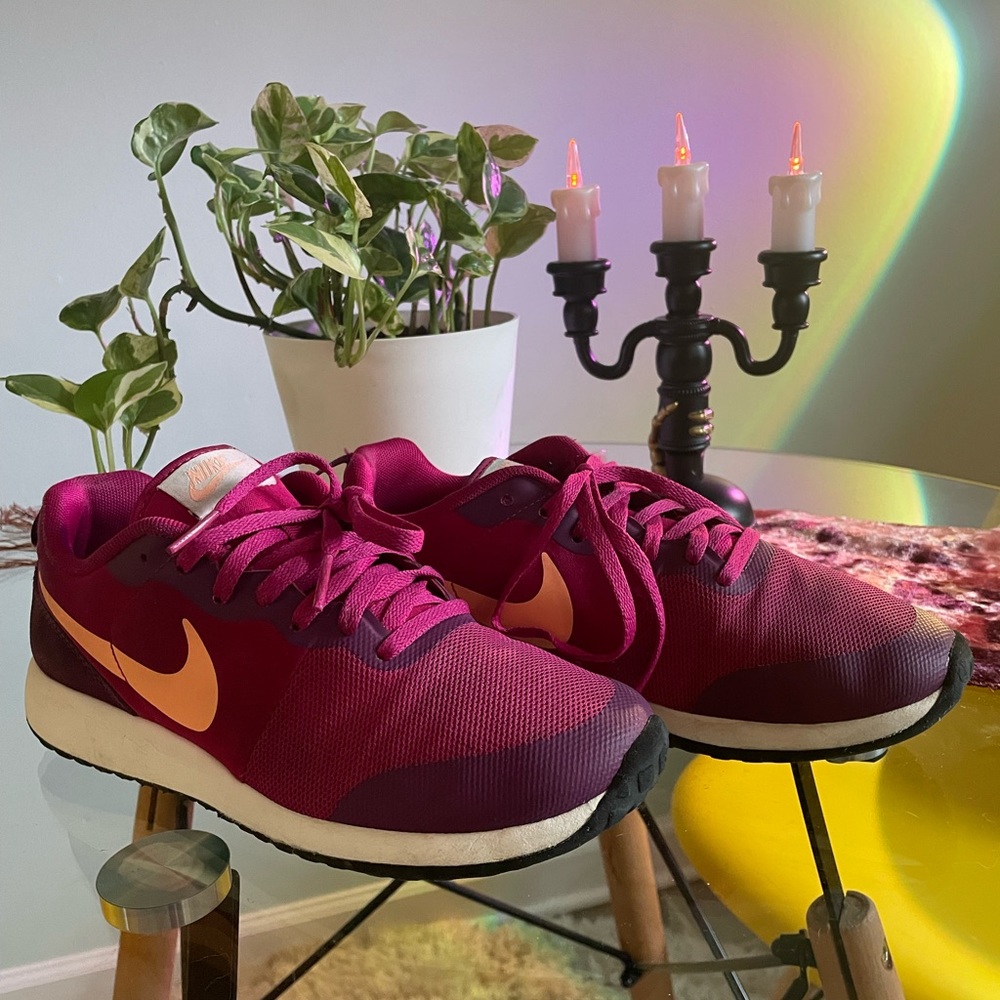 Nike sneakers! Women’s 6.5. Pink/ peach/ purple with suede back heel!
